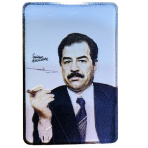 صدام يدخن مع توقيعه